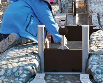 不銹鋼小型閥門(mén)玩水設(shè)備